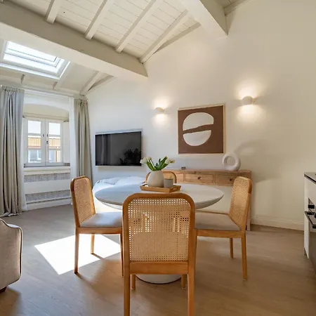 Apartament Deservi Charming Leonardo